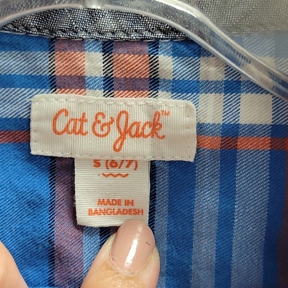 Euc Boys small 6-7 Cat and Jack button down - Picture 2 of 7